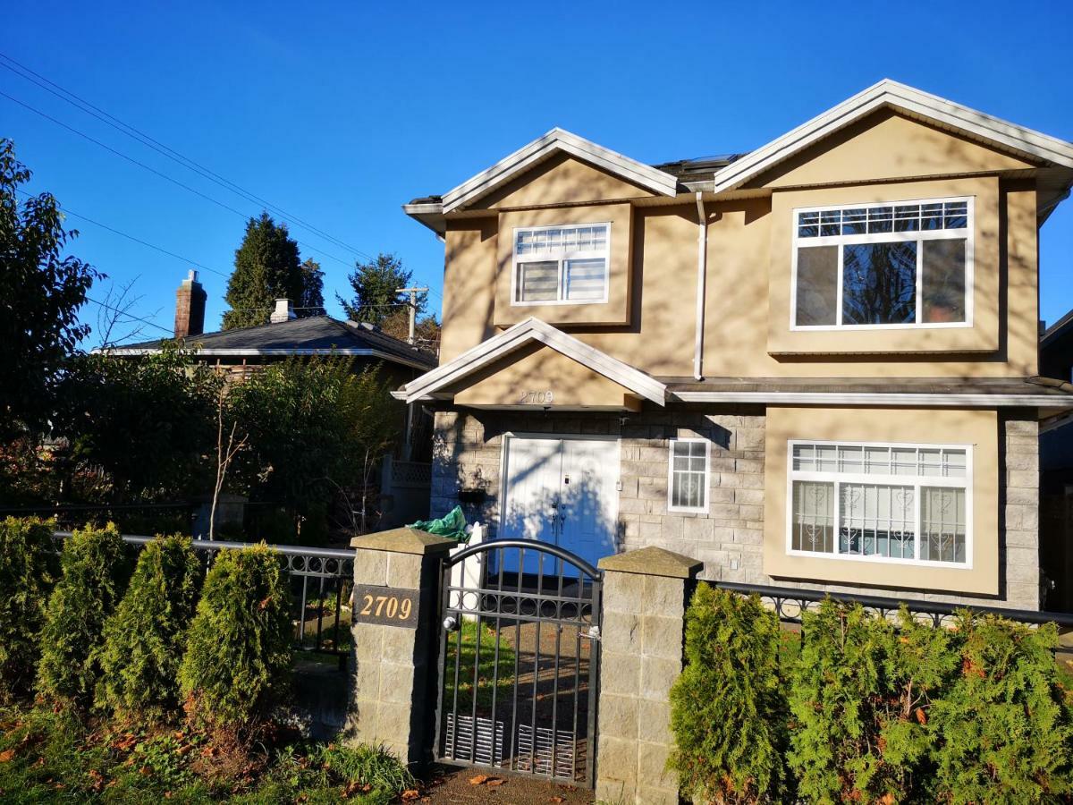 Lisa'S Lovely Little House Vancouver Exterior photo